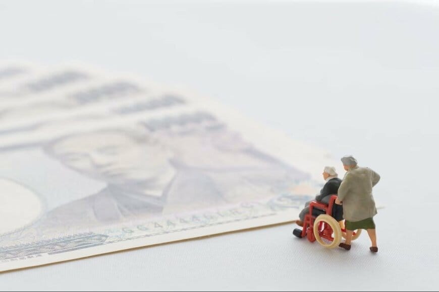【後期高齢者医療制度】《年金収入200万円の単身者》でシミュレーション！74歳までの国民健康保険料より「上がる？下がる？」