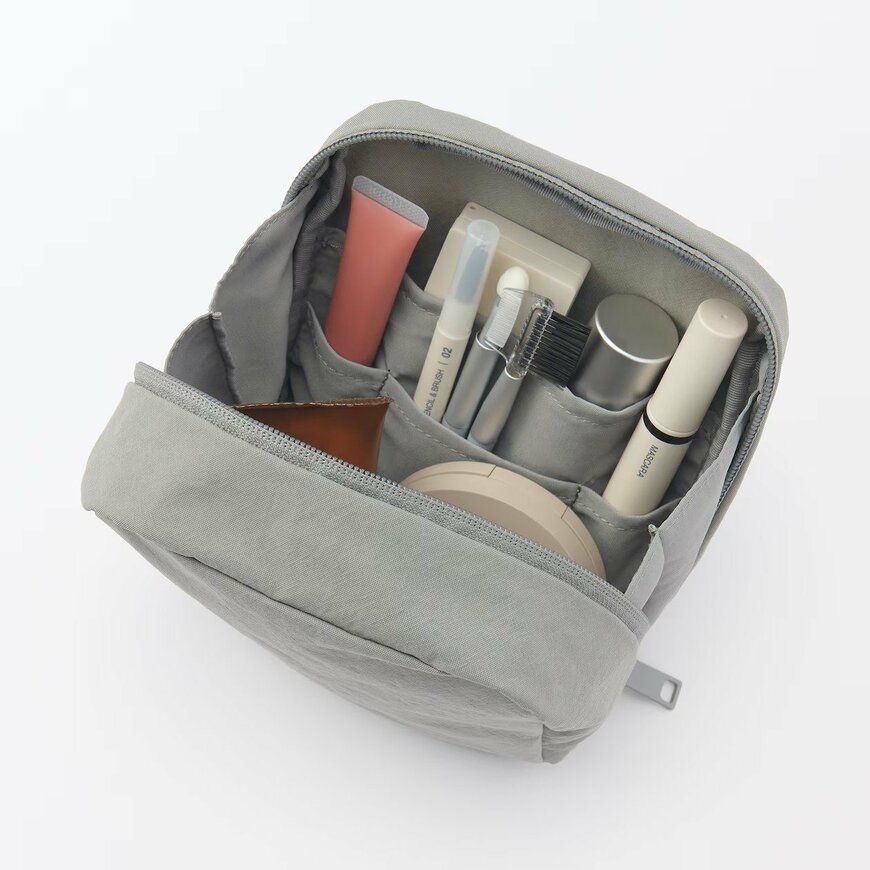 リンクルナイロン 大きく開くスクエアポーチ