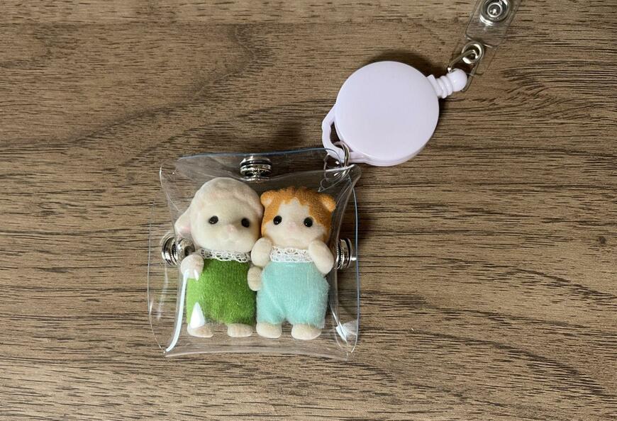 セリア、PVCリール付ストラップポーチ 6×6cm撮影画像