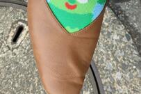 子育て中の女性に起こった「靴下の悲劇」　パンプスからひょっこりする「サボさん」に笑ってしまう