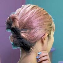 〈1分でできあがり〉ヘアゴム不要！クリップ2つでまとめる「ボブの簡単お団子ヘアアレンジ」大人可愛い時短まとめ髪