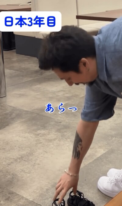 日本に染まった外国人の靴の脱ぎ方