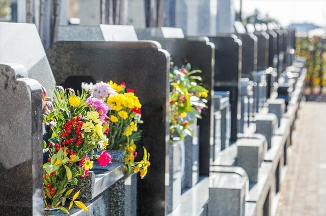 お寺から高額請求!? 意外に大変な「墓じまい」