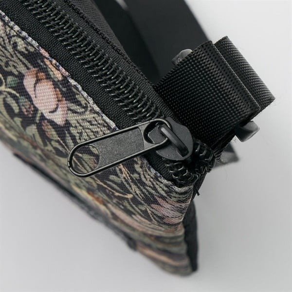 素材は軽くて丈夫なポリエステル製