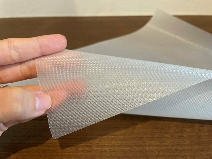 シートは片側だけがでこぼこしていて、片側はつるつるしています