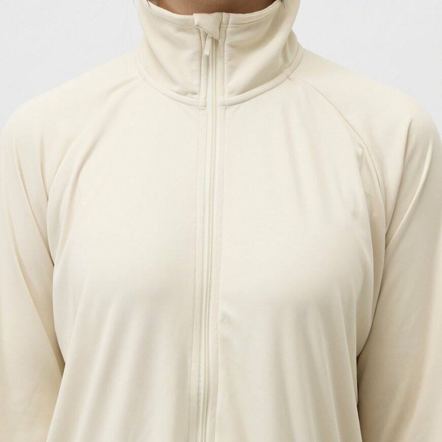 出所：アルペン公式　マルチで使えるラッシュガード