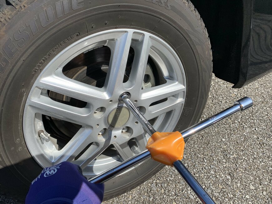 「クロスレンチの作業風景」（筆者撮影、画像をクリックするとAmazonのページへジャンプします）