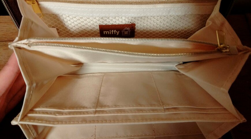 筆者撮影（宝島社、miffy カードがたっぷり入るお財布ポーチBOOK）