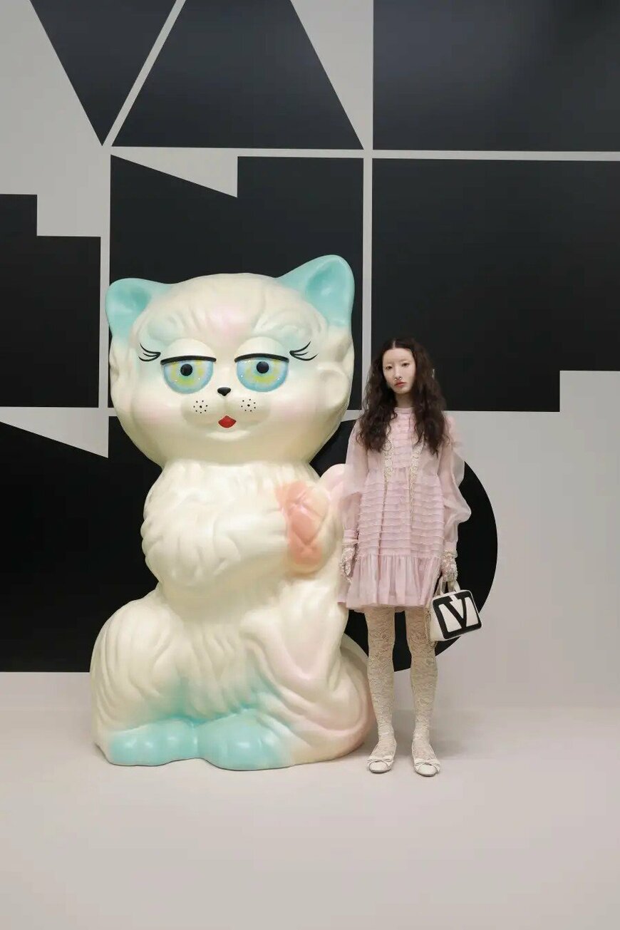 出所：ヴァレンティノ ジャパン 株式会社「道枝駿佑、本田翼、アイナ・ジ・エンドなど数々のセレブリティーが来場｜メゾン ヴァレンティノ、‘パヴィヨン デ フォリ‘ パーティー」