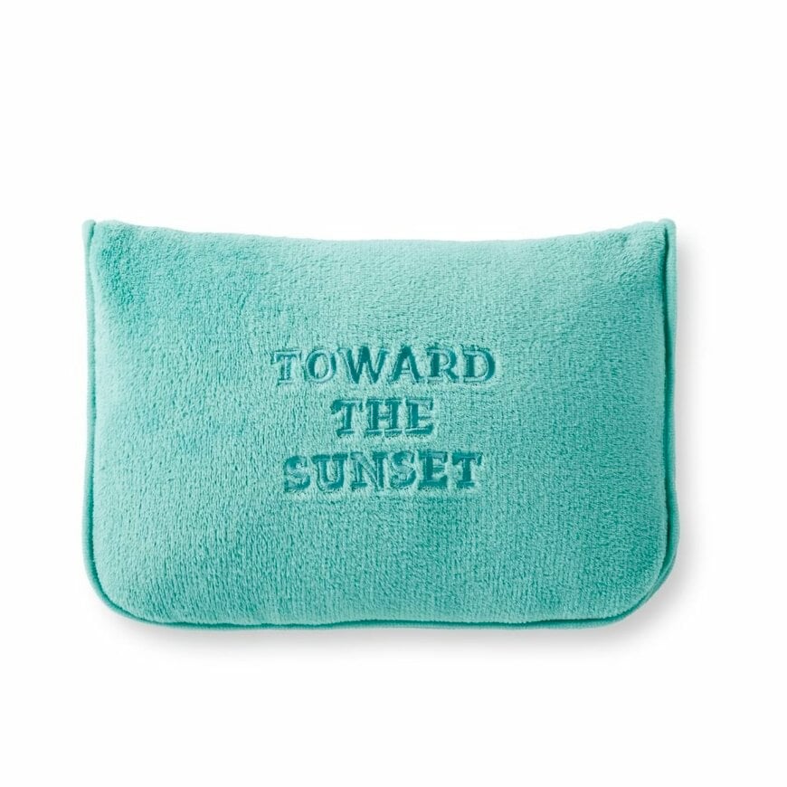 出所：Flying Tiger Copenhagen（フライング タイガー コペンハーゲン）枕になるブランケット（2 in 1）