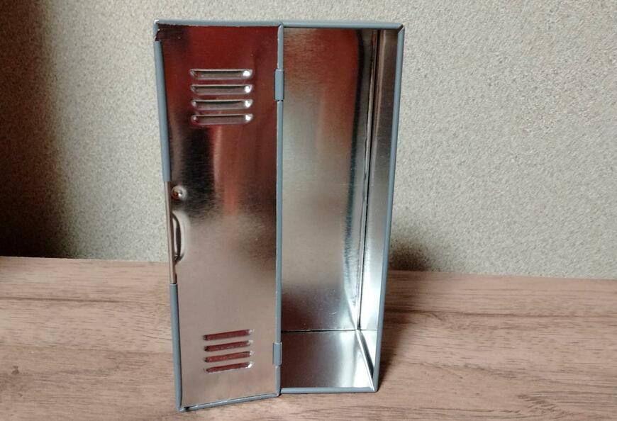 筆者撮影（ダイソー、ブリック レトロロッカー）