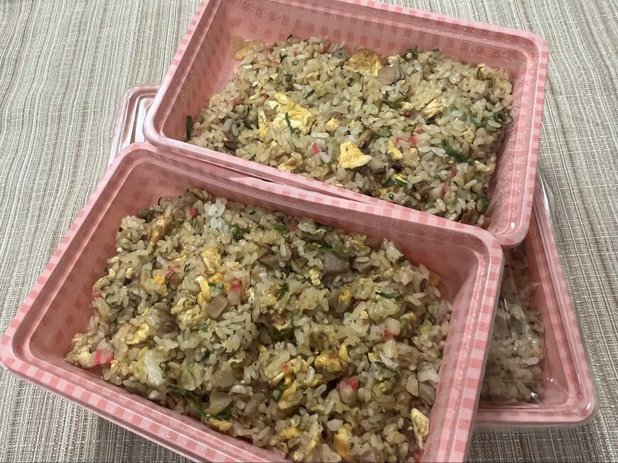 並べたり、重ねたりしてもやっぱり容器は4つ必要な重量です