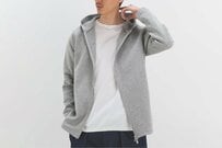 やっぱり使いやすいジップパーカー。テレワークにも便利です