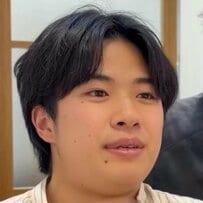 「イメチェンしたい」毛量＆生え癖に悩む男性→軽やか＆爽やかな〈短めパーマ〉に変身し「完璧っす！」と満足げ
