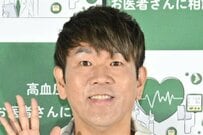 藤本敏史 娘2人とディズニーで手繋ぎショット「良きパパ」「愛されてますね」「娘さん美人」元妻・木下優樹菜さんも