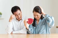 高齢者世帯の約6割が「年金だけで生活できない」…シニアの年金暮らし「年金額・生活費・貯蓄額」どのくらい？