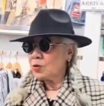 【72歳おばあちゃん】ファンキーすぎる“オーバーオールコーデ”が話題！春にマネしたいと大反響「見てるだけでワクワク」「勉強になる」