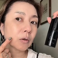 「生ツヤが本当に綺麗」50代マダムがケイトの新“ジュレリキッドファンデ”を使ったら…大人肌で試した正直レビューに注目