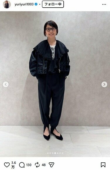 56歳 石田ゆり子 大人フリルコーデが大反響「パリジェンヌ」「可愛い