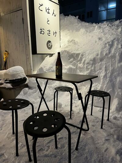 大雪が積もったテラス