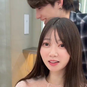 女性「ボブだと顔が丸くなる…？」　ロングヘアから大胆イメチェン！ふんわりスタイルでより女性らしく！