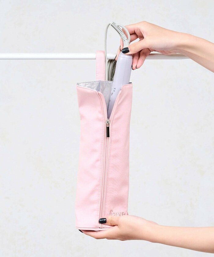 前の2つとは素材が異なる、布製の「ヘアアイロンポーチ」