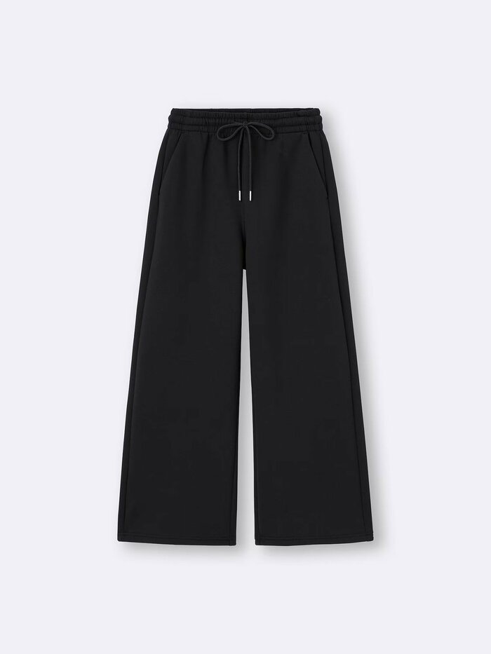 その美しいシルエットだけでなく、快適な履き心地も魅力です