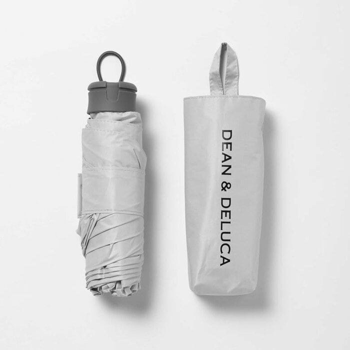 折りたたんだ時のサイズが約16cm×4.5cmという驚きのコンパクトさ