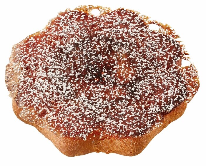 キャラメリゼの上にシュガーをふりかけたドーナツ