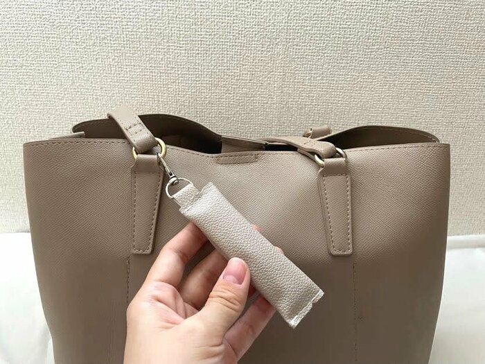 カバンの取っ手に付けておけば、使いたいときにサッと取り出せます