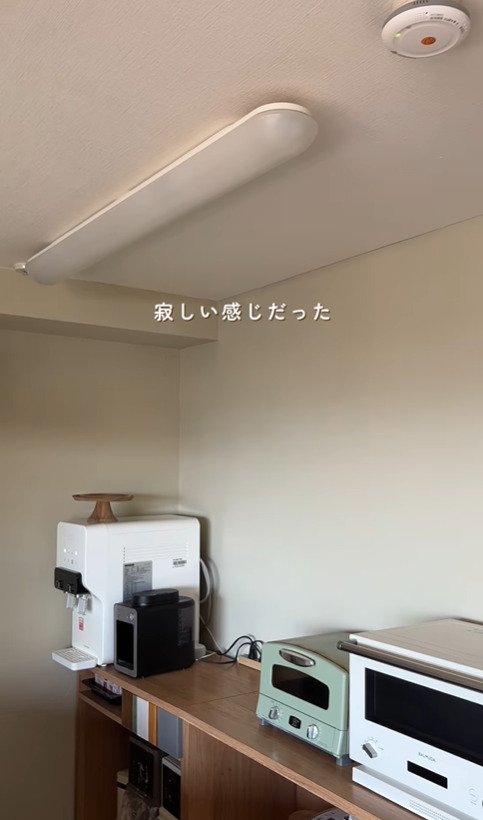【築15年中古マンションDIY】壁がさみしかったキッチンが〈手作りの飾り棚〉で「おしゃれな北欧風」に大変身！