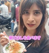 インドの朝ごはん「プネースタイル」〈立って食べます〉。食後はチャイがマストです