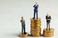 新NISA利用者の「世帯年収差」は250万円以上!? 積立投資におけるサラリーマン二極化の実態