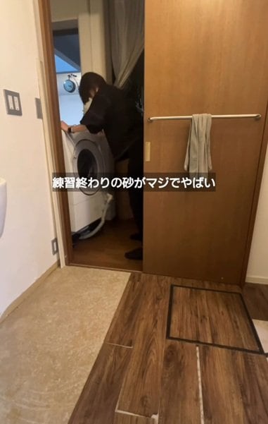変身前の脱衣所の床