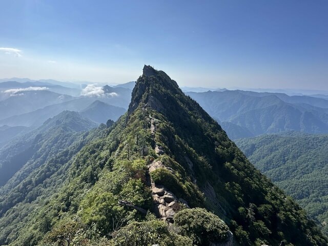 【山頂まで300m】愛媛県での登山中の光景に絶句　「ここからが地獄」「こわい鎖場」