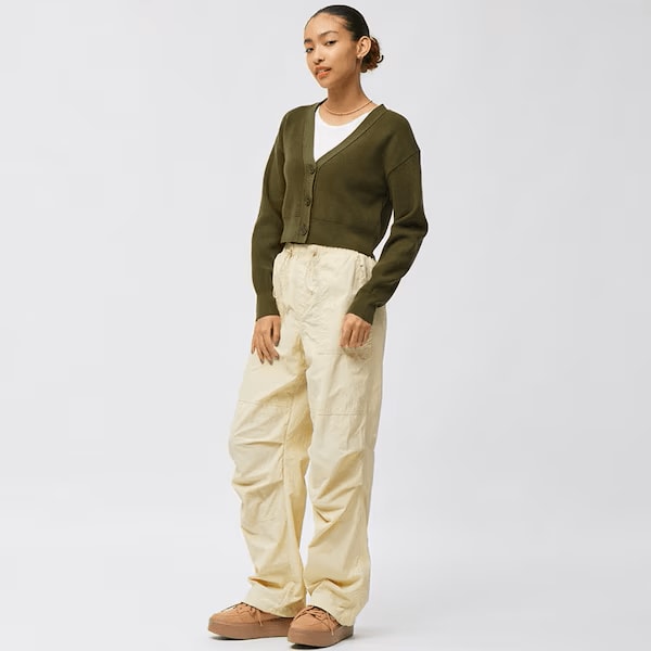 丈が短くカットされたクロップド丈