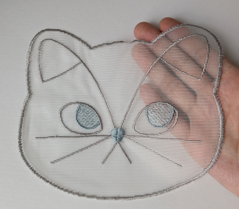セリア　刺繍レースマット ネコ柄