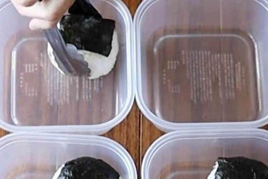 【結局これが一番】タッパーに2種類のおにぎりを詰めた弁当が最高　シンプルだけどそそられる一品がたまらない…