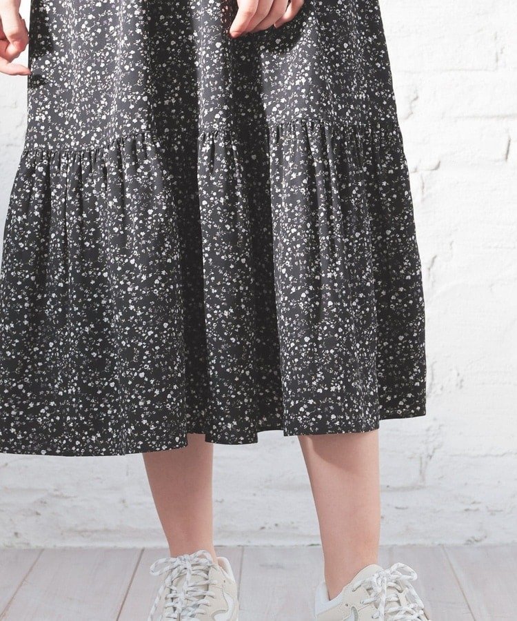 出所：ハニーズ公式　シャーリングワンピース