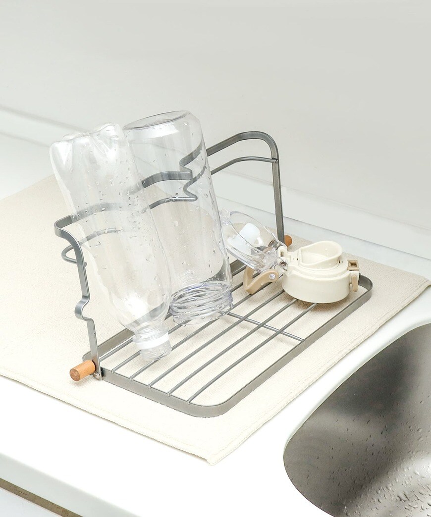 出所：3COINS公式　折りたたみボトルホルダー／KITINTO