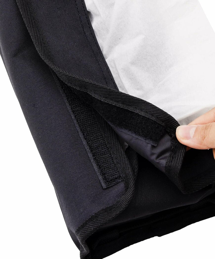 出所：3COINS公式　CARティッシュケース／MENS