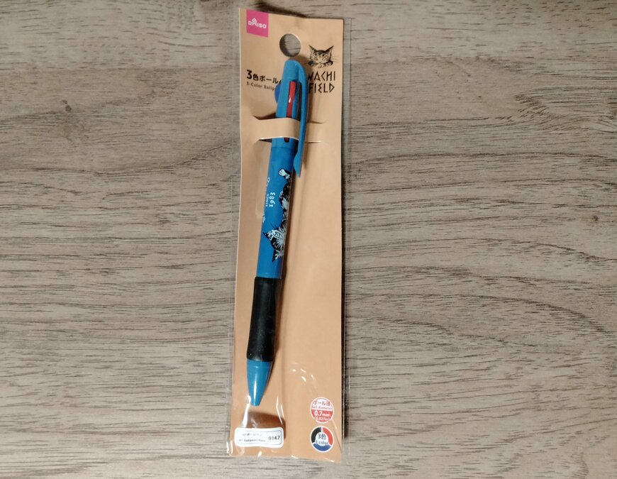 筆者撮影（ダイソー、3色ボールペン（わちふぃーるど））
