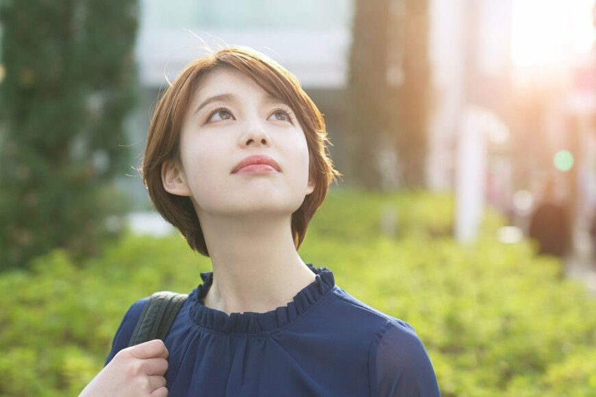 「男女別・年収のボリュームゾーン」はいくら？「年収600万円以上」の割合はどれくらい？《業種別の平均年収》もチェック！