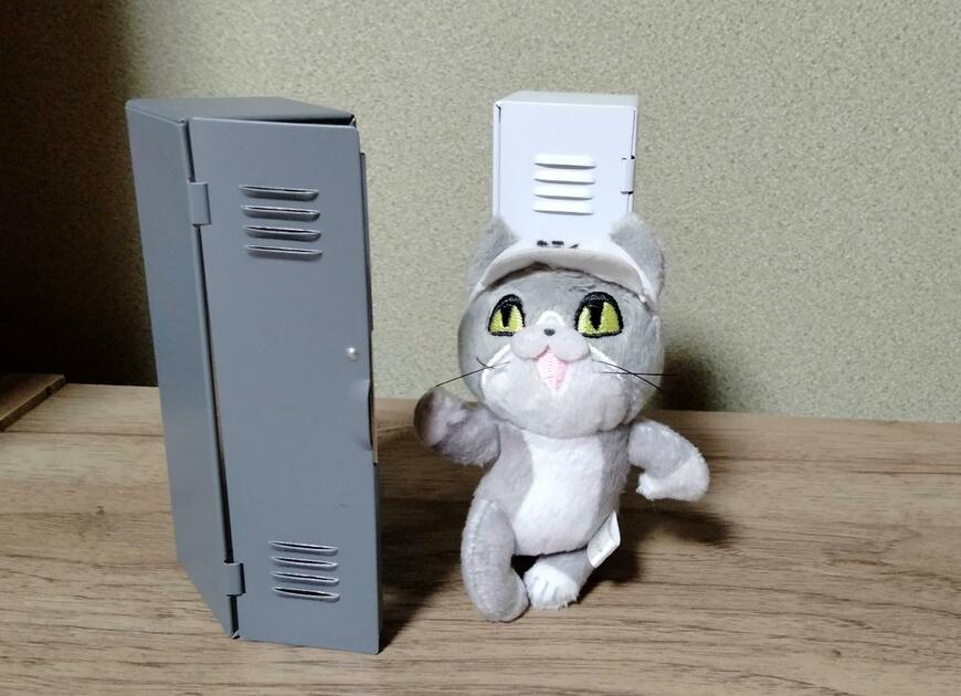 筆者撮影（ダイソー、ブリック レトロロッカー）