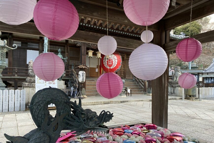 あまりの寒さに…　京都にある楊谷寺で目撃された「花手水」に衝撃走る