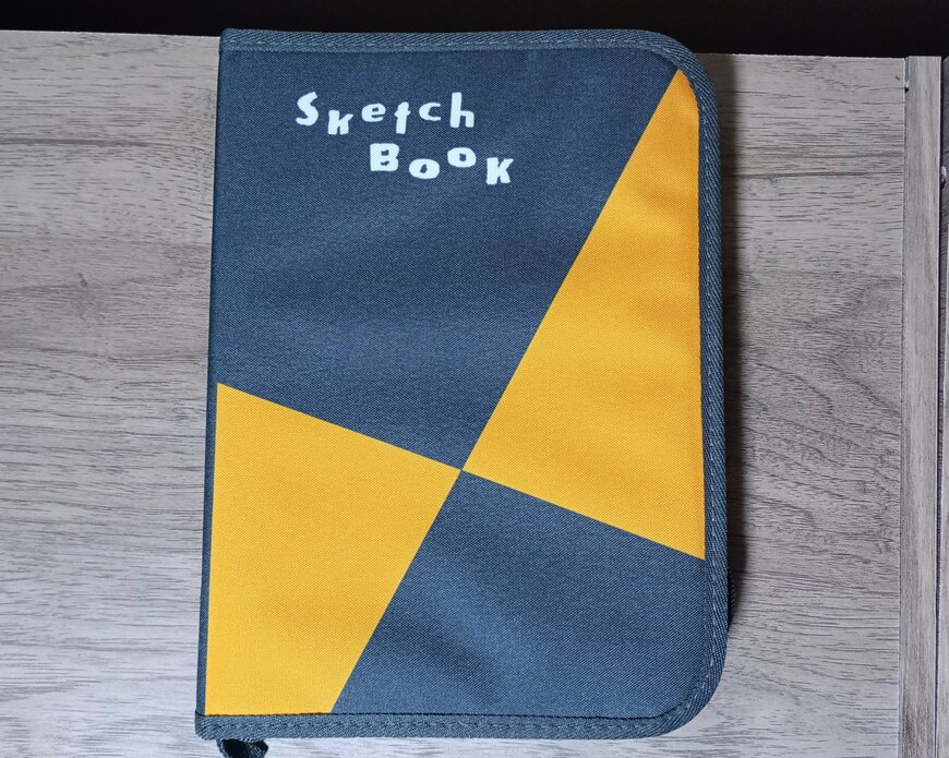 筆者撮影（宝島社、『「図案スケッチブック」A5バインダーポーチつき バインダーのある毎日』）