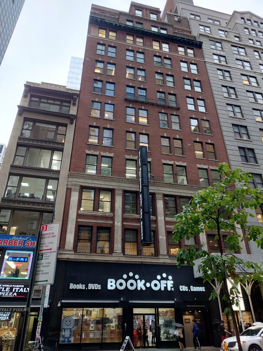 ニューヨークのブックオフの外観