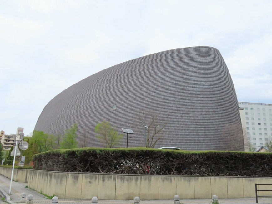 建築家磯崎新デザイン　多目的ホール「なら100年会館」