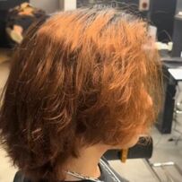 【イメチェン】湿気で広がる髪に悩む男性…「縦落ちツイストスパイラルパーマ」で大変身！