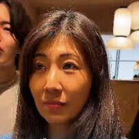 「似合うかわからないけど切ってみたい…」バッサリカットでショートボブに挑戦　劇的イメチェンで大人かわいく変身